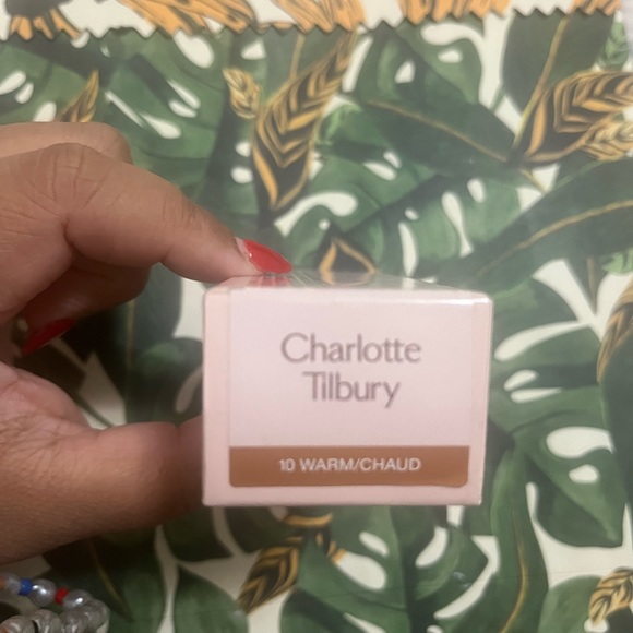 Charlotte Tilbury Airbrush Flawless Longwear Foundation in 10 Warm - Picture 3 of 5